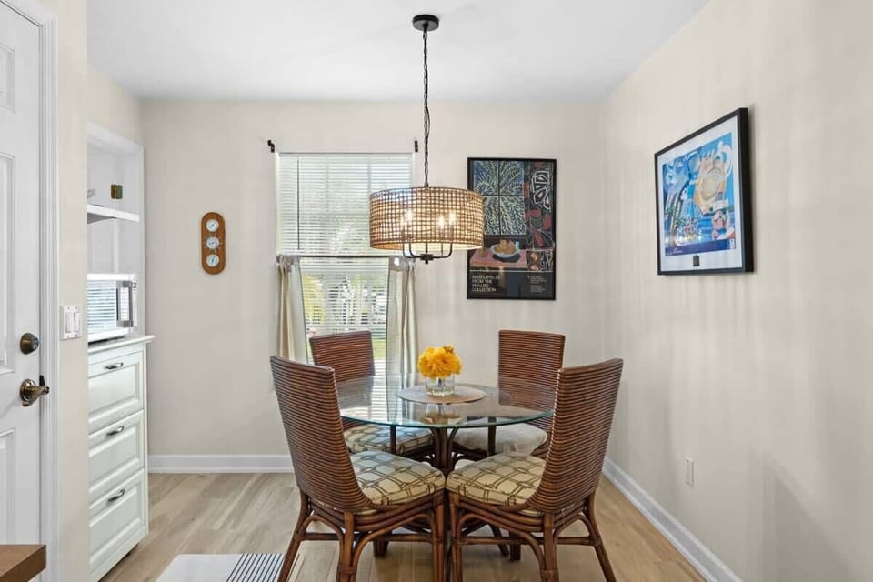 Kitchen with second dining area/working table