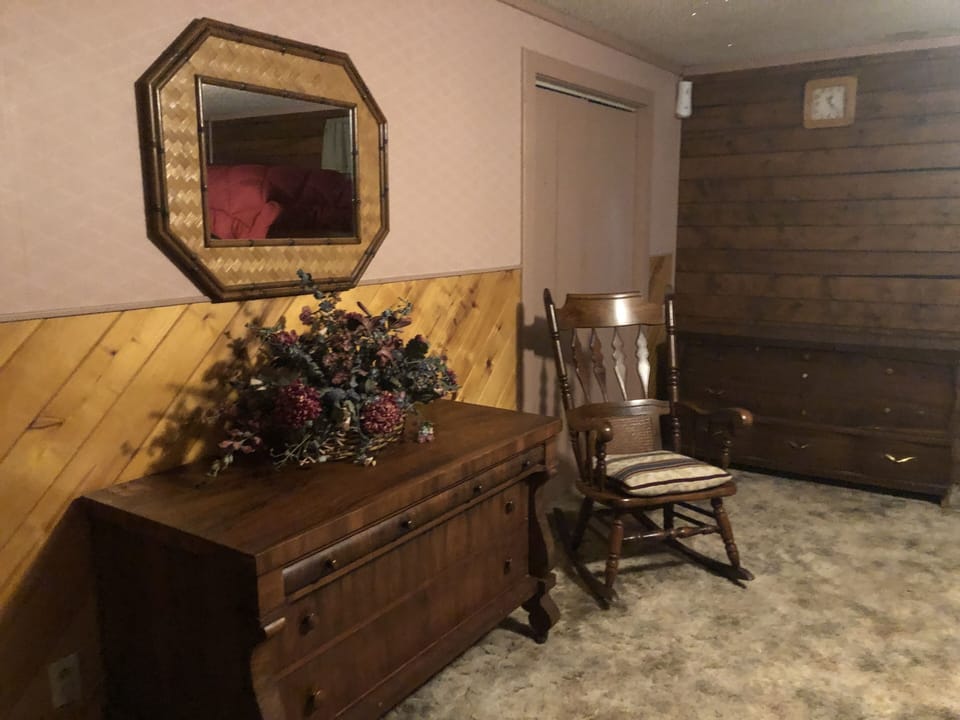 2nd bedroom, rocking comfortably