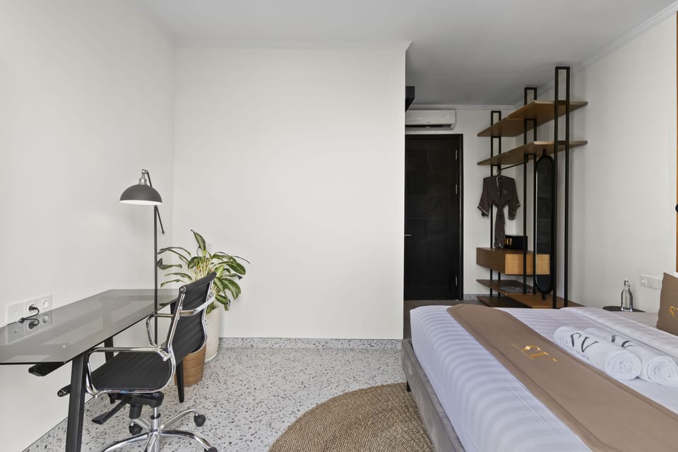 2 bedrooms, in-room safe, desk, blackout drapes
