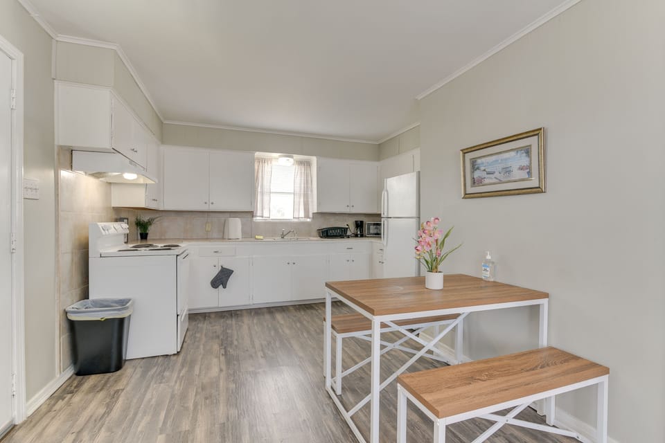 Dining Area | Dishware/Flatware Provided | Free WiFi