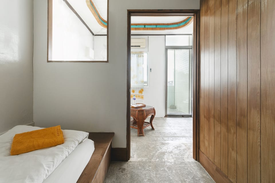 Single room with shared bathroom | Blackout drapes, soundproofing, free WiFi, bed sheets