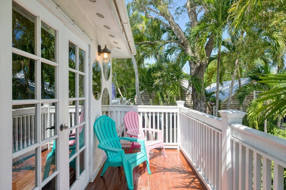 The Monkey House offers a balcony and a sunny deck space.