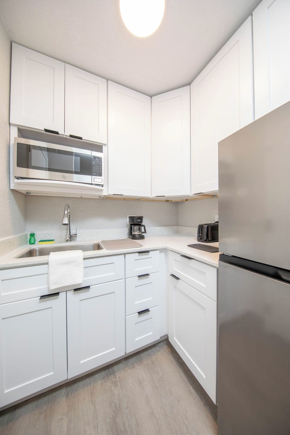 Microwave, coffee/tea maker