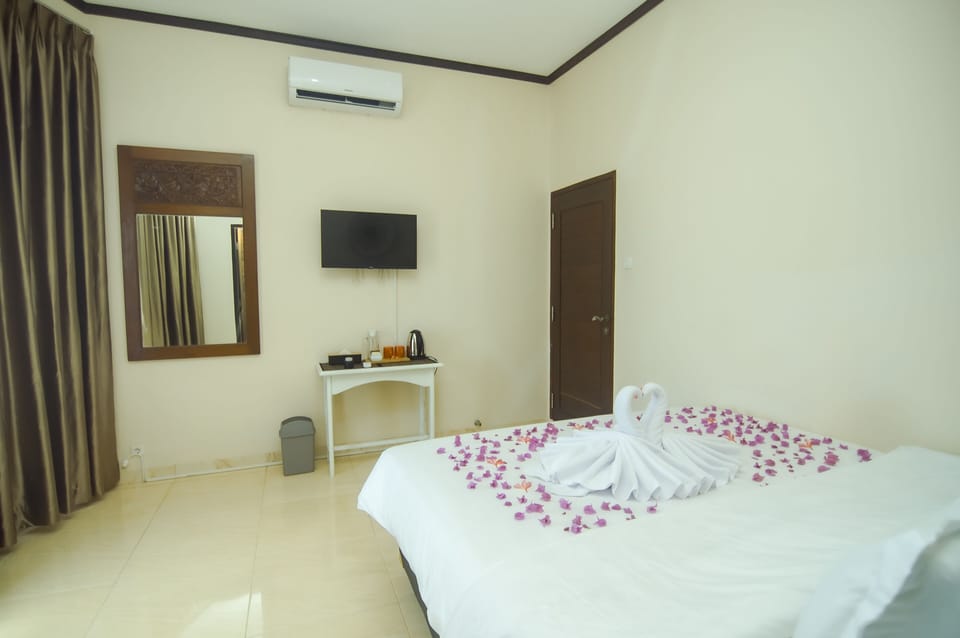 WiFi (free), bed sheets