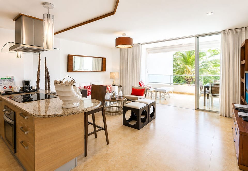 Living room includes fast wifi + Smart tv of 55 inches.