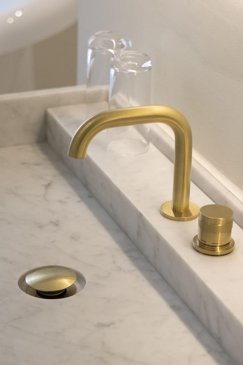 Deluxe Room | Bathroom | Free toiletries, bathrobes