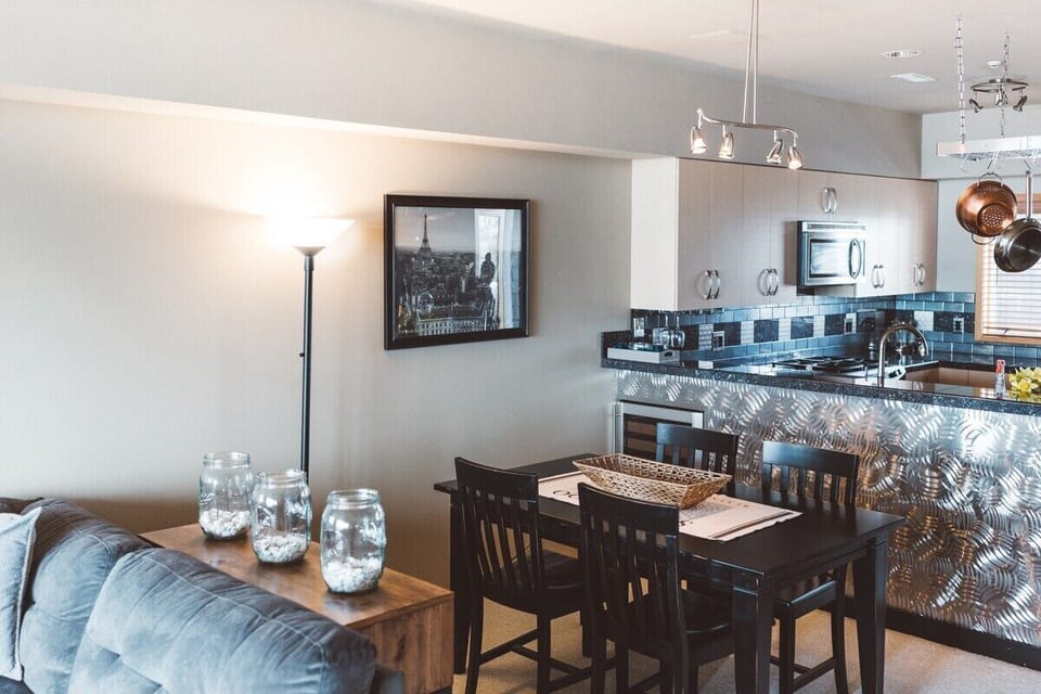Fully stocked kitchen and dining area for cooking meals in.