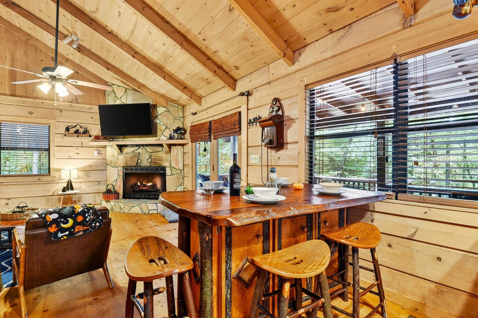 Share meals around the custom island while enjoying peaceful views of the surrounding North Georgia Mountains