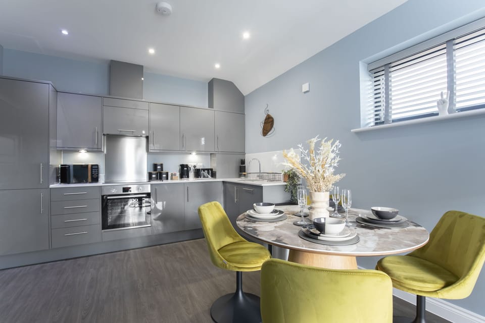 Apartment | Private kitchen | Full-size fridge, microwave, oven, stovetop