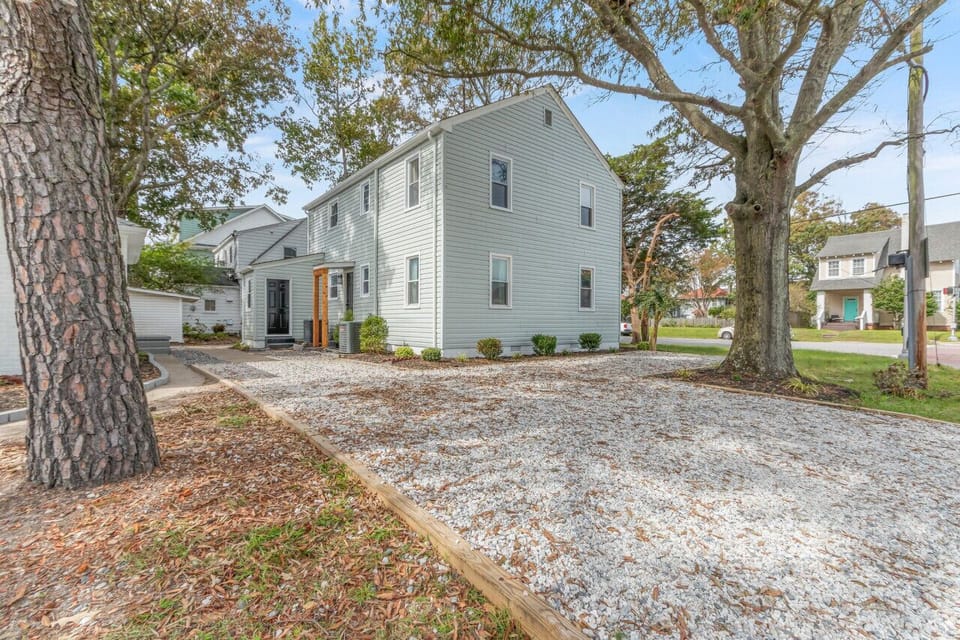 Shared Driveway, 1 car per booking