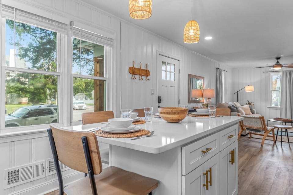 Island Dining Area