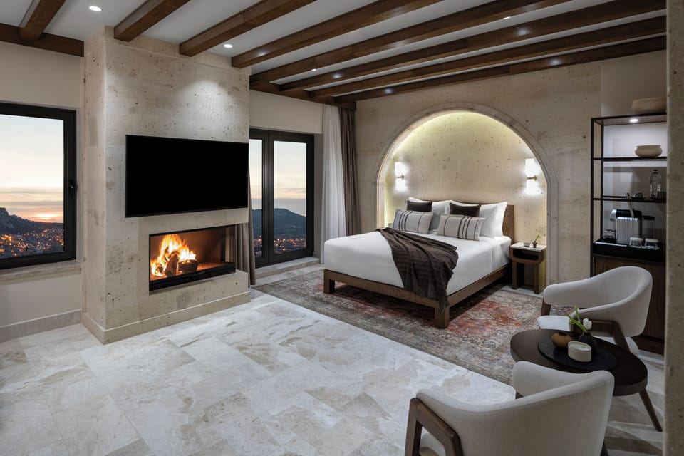 Premium Suite | In-room safe, desk, laptop workspace, soundproofing