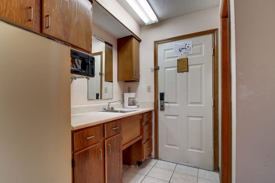 Full-size fridge, microwave, eco-friendly cleaning products