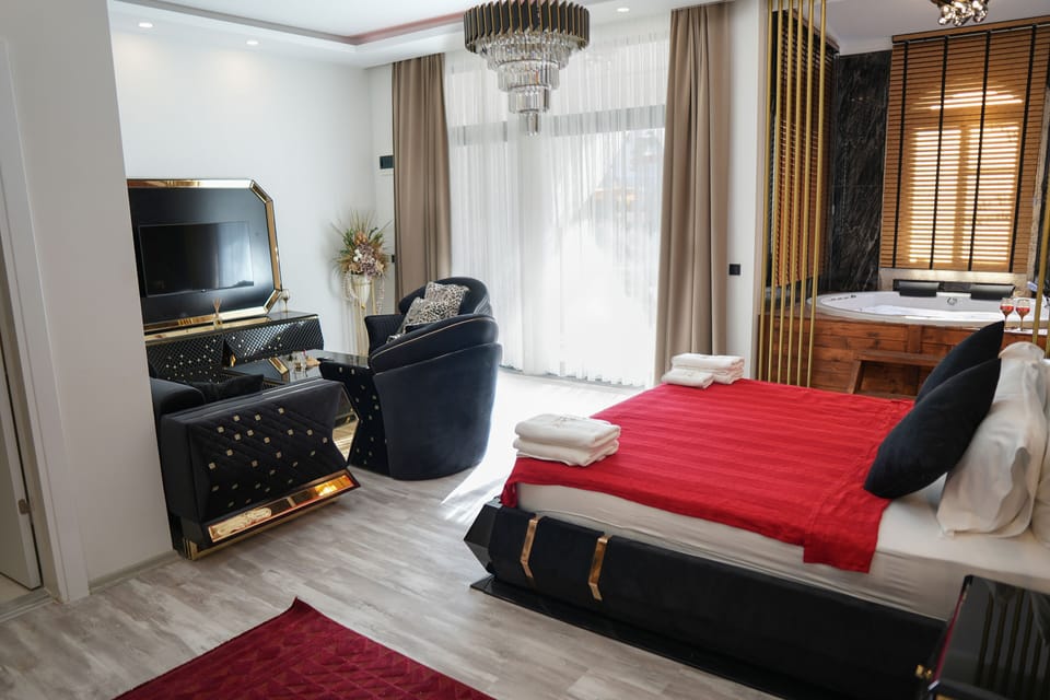Hypo-allergenic bedding, iron/ironing board, free WiFi