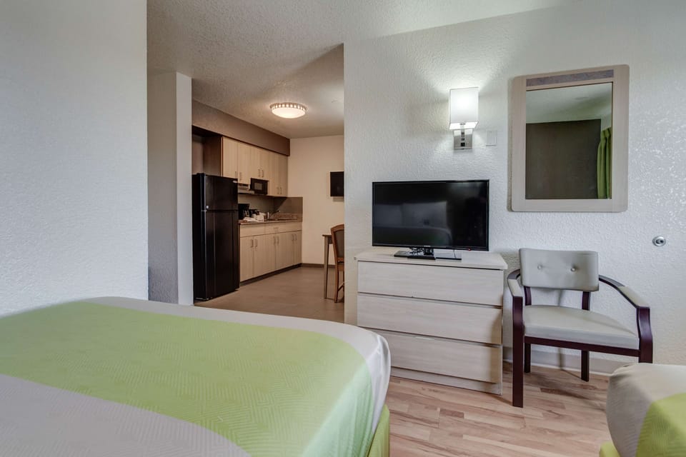 Desk, blackout drapes, iron/ironing board, free WiFi