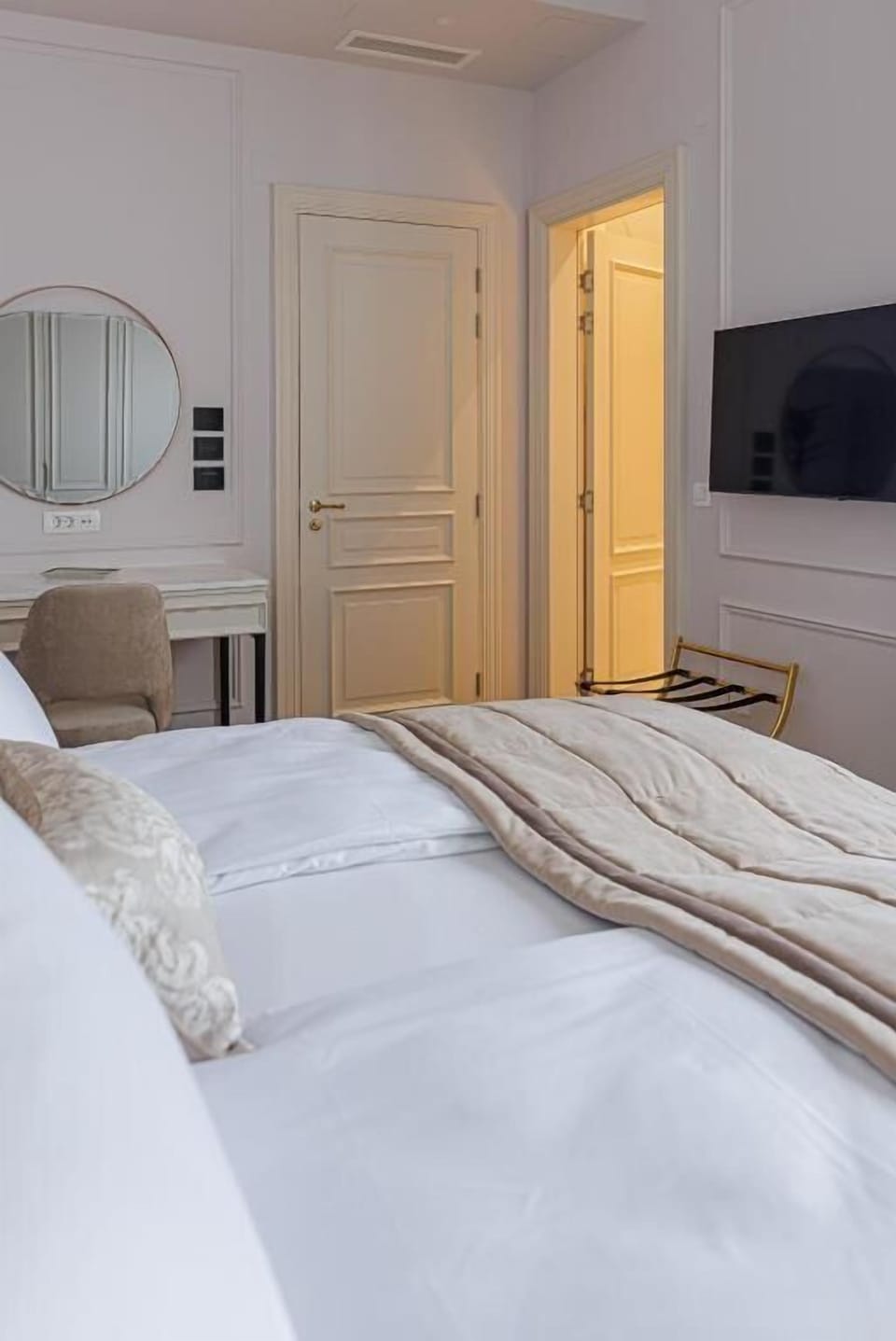 Standard Double Room | Premium bedding, minibar, in-room safe, desk