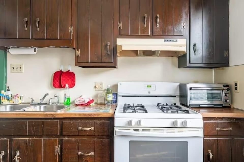 Kitchen: Whip up culinary delights in this well-equipped kitchen with rustic charm!