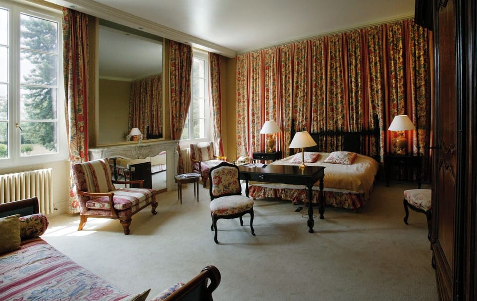 Grand Double Room, Garden View | Bathroom | Free toiletries, hair dryer, bathrobes, slippers