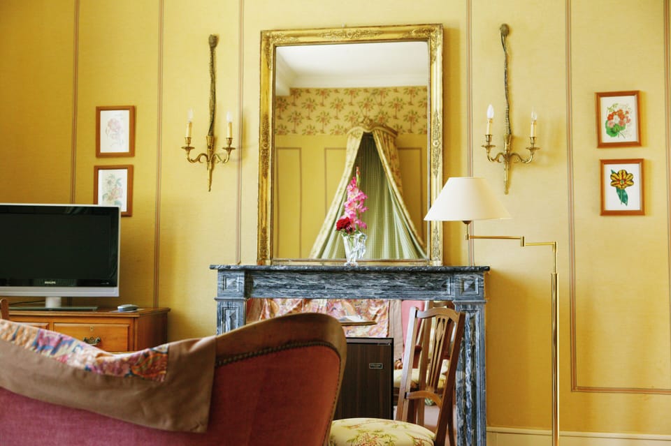 Classic Double Room, 1 Bedroom, River View | In-room safe, individually decorated, individually furnished, desk