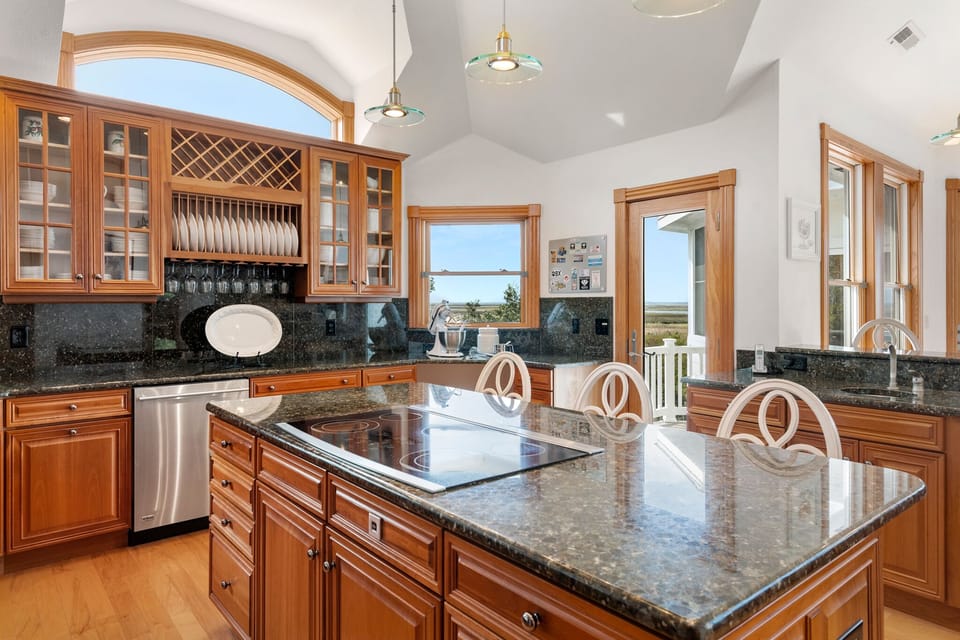 CC328: Wellfleet | Top Level Kitchen