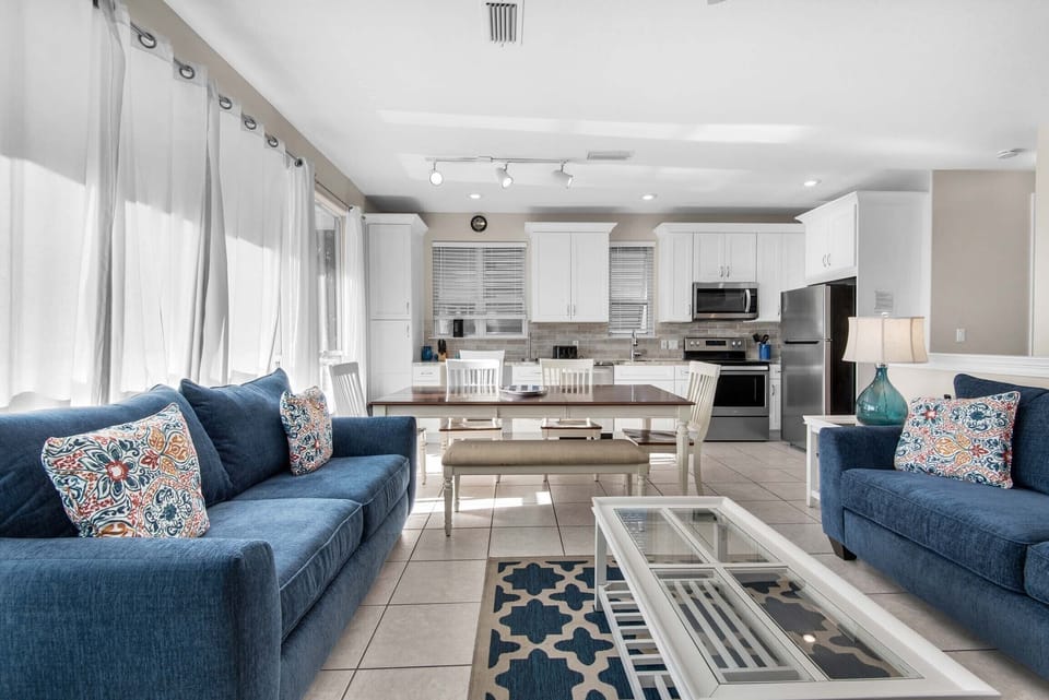 Living room to kitchen view