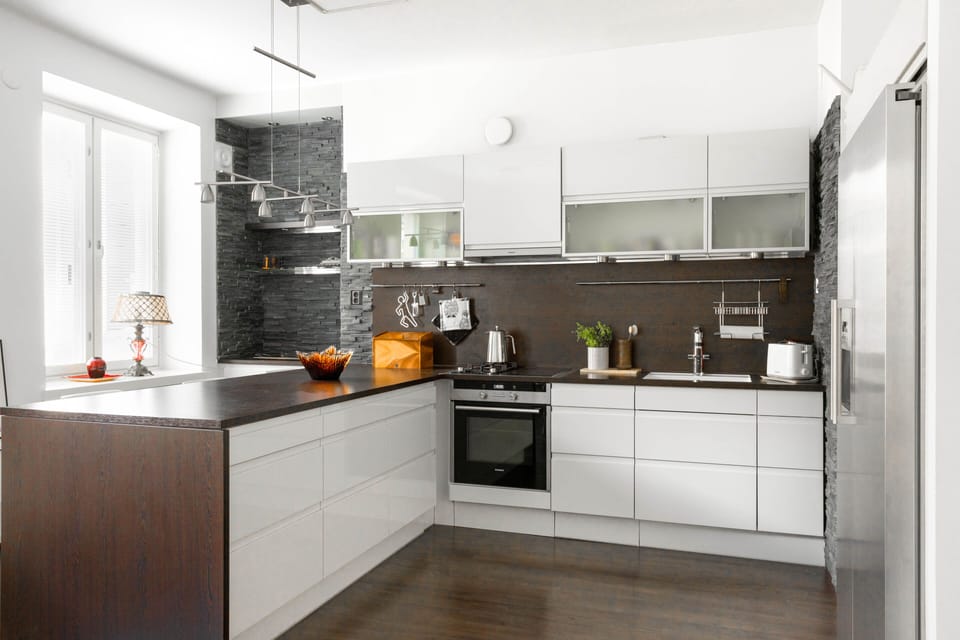 Apartment | Private kitchen | Full-size fridge, oven, stovetop, cookware/dishes/utensils