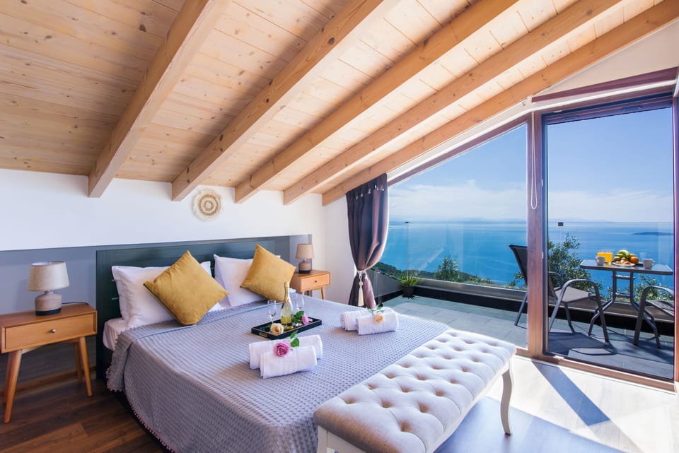 Deluxe Loft | 1 bedroom, iron/ironing board, free WiFi, bed sheets