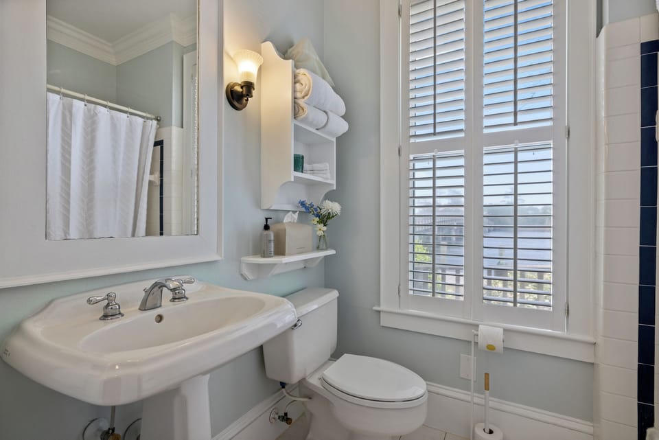 Premium Room | Bathroom | Shower, hair dryer, towels, soap