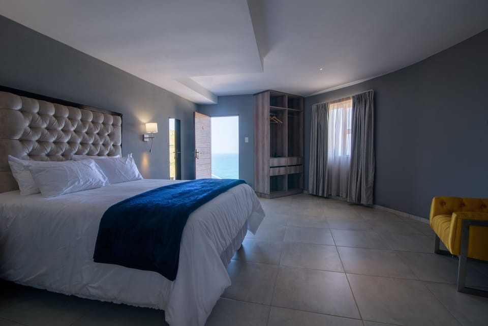 Luxury Room | 1 bedroom, in-room safe, blackout drapes, iron/ironing board