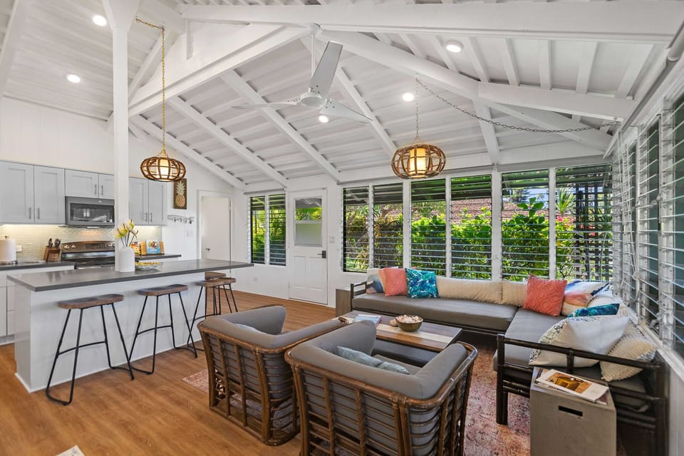 Vaulted ceilings and endless windows create an open space with tropical views!