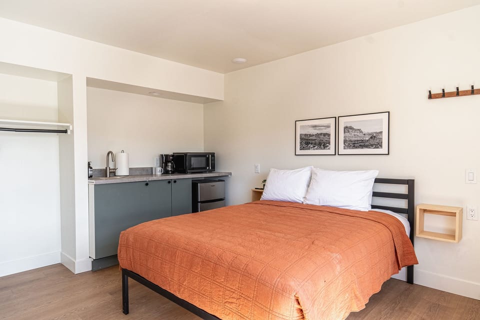 Bedroom - kitchenette