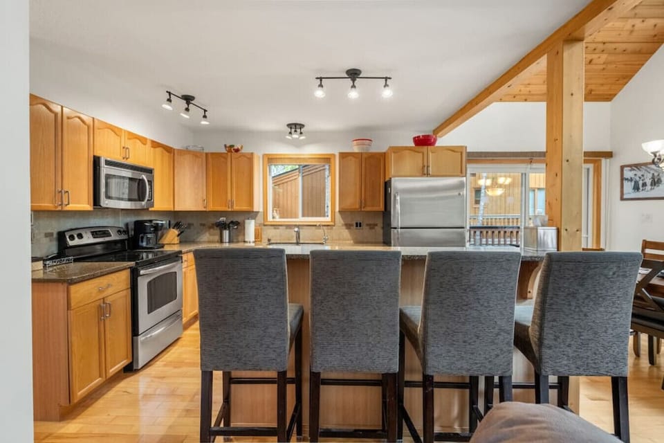 Full kitchen