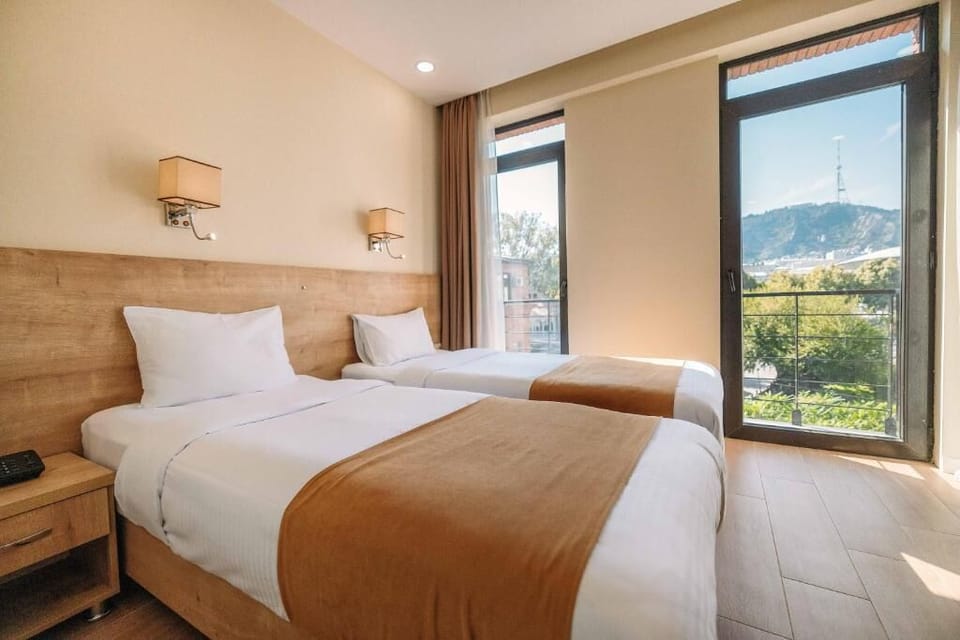 Standard Double or Twin Room | In-room safe, desk, laptop workspace, soundproofing