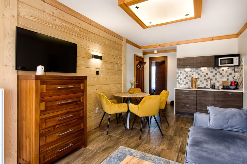 Traditional Apartment, 1 Bedroom, Balcony, Mountain View | Free WiFi, bed sheets