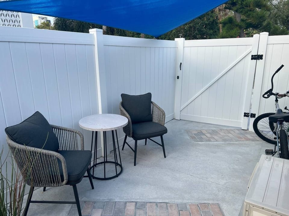 Front entry & porch seating