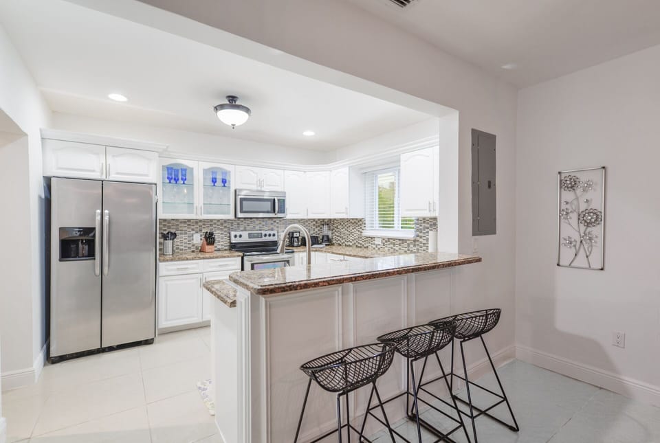 Deluxe House | Private kitchen | Fridge, microwave, oven, dishwasher