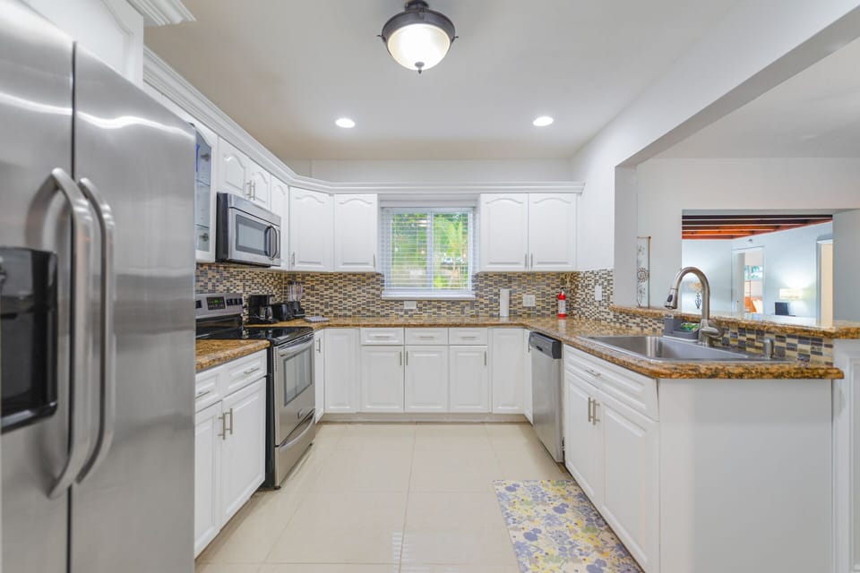 Deluxe House | Private kitchen | Fridge, microwave, oven, dishwasher