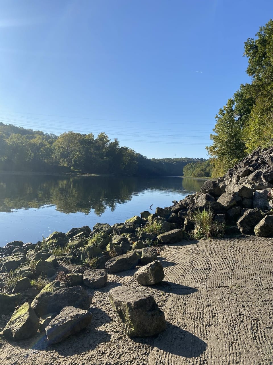 Lookout point to walk down to Lake Taneycomo’s edge, just past our parking lot