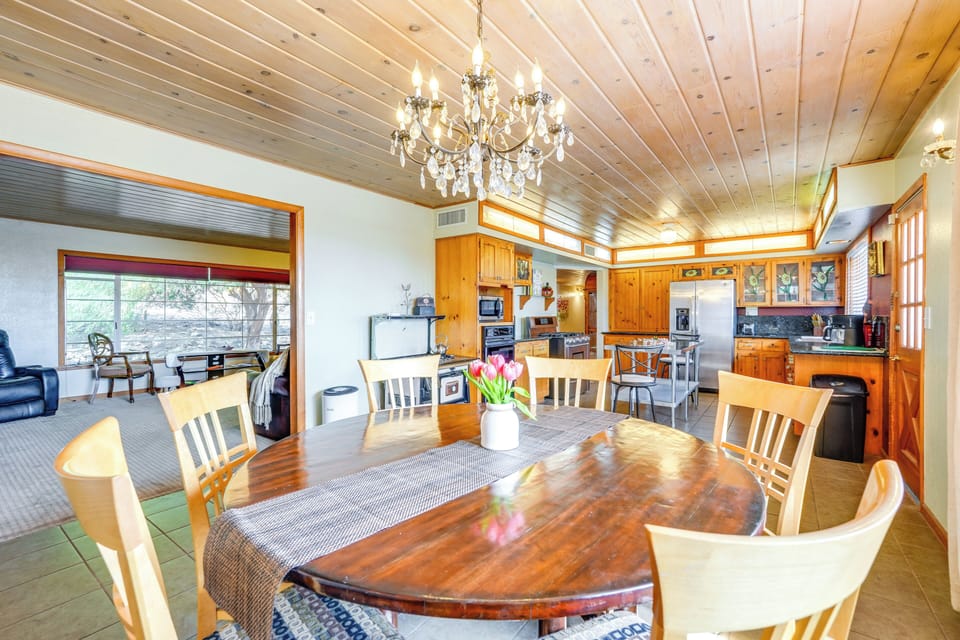 Dining Area | Dining Table | Dishware/Flatware