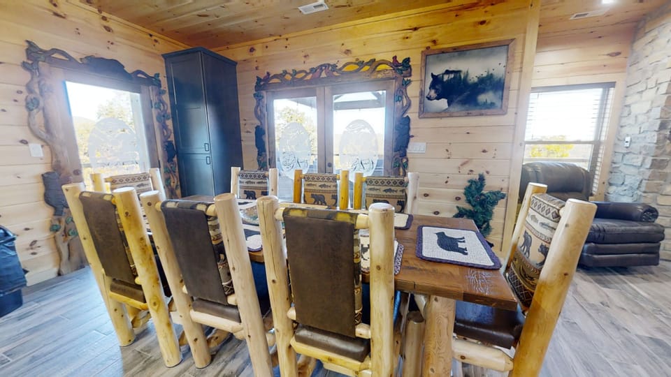 dinning room table in kitchen