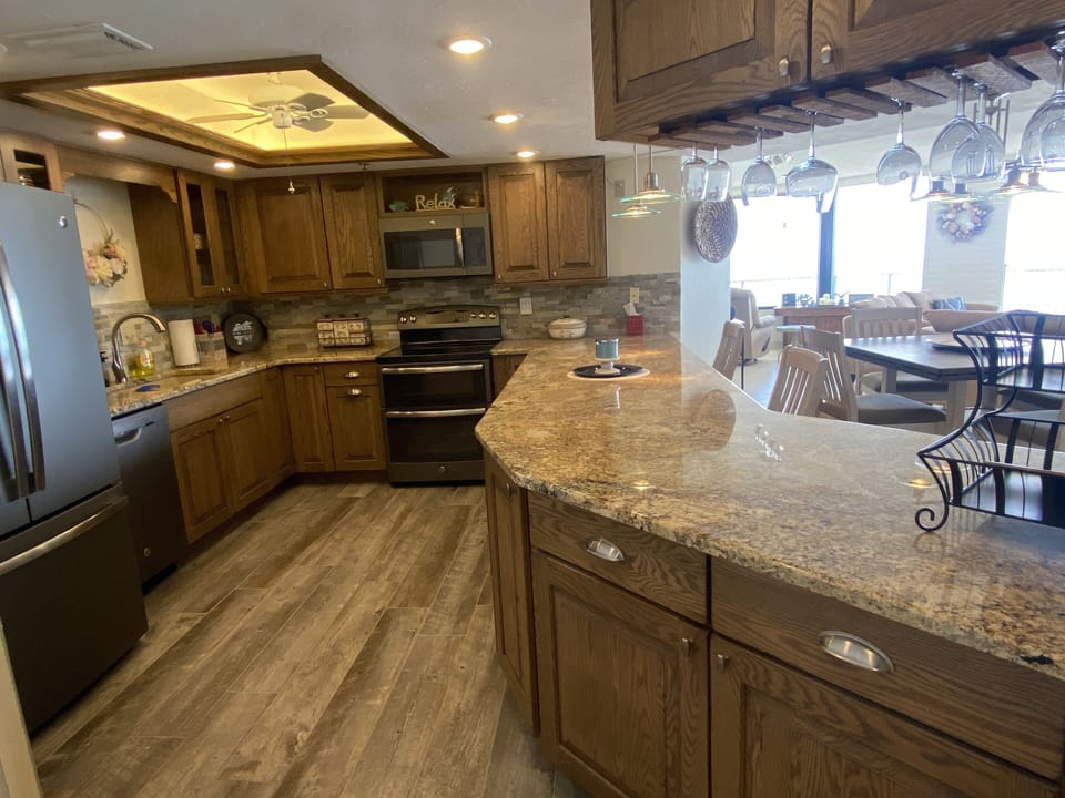 Fully equipped, updated kitchen.