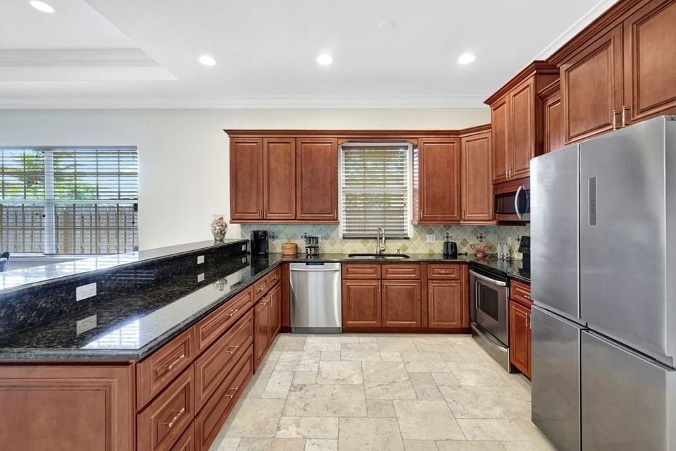 Kitchen | Kitchen features modern appliances and is fully stocked with cooking essentials.