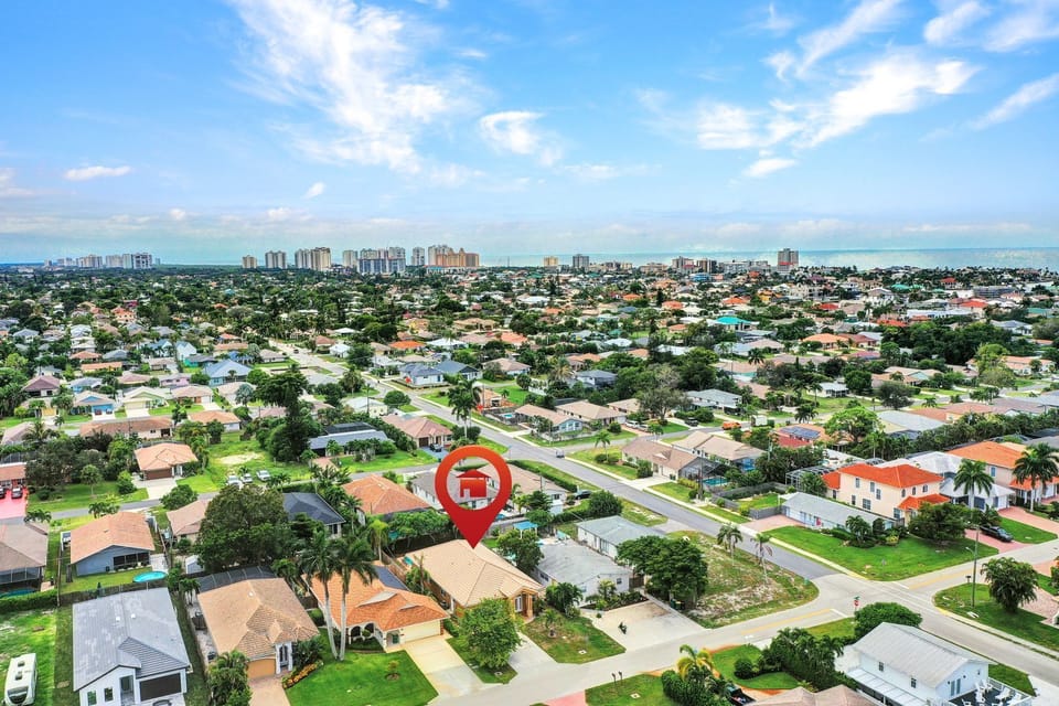 Aerial | Showcasing the neighborhood.