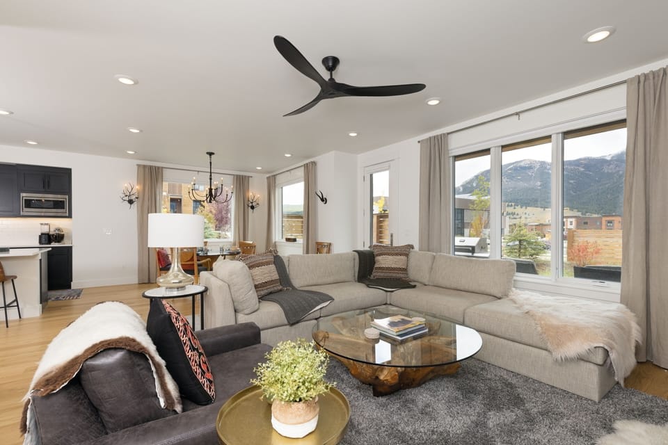 Spacious Seating to Enjoy the Views | Main Level