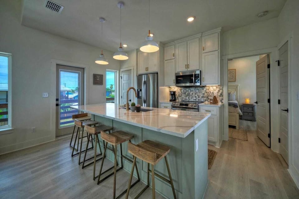 House (4 Bedrooms) | Private kitchen | Fridge, microwave, oven, stovetop