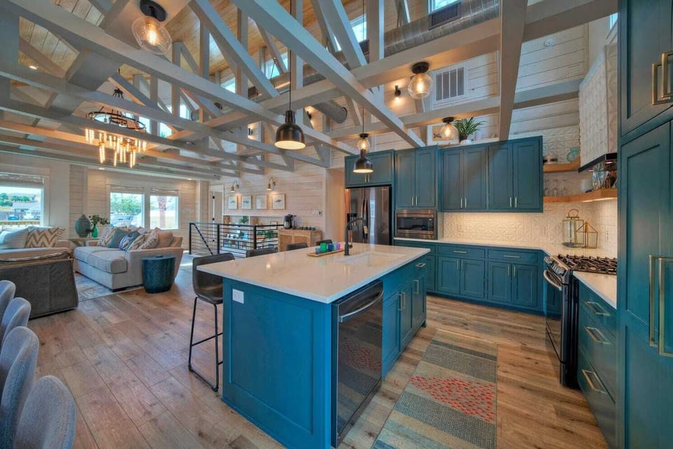 House (6 Bedrooms) | Interior