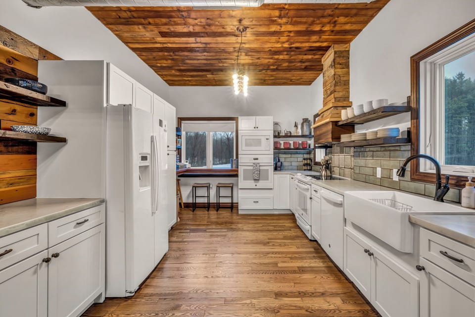 The Barn Kitchen- Flowing off the living area, a modern kitchen with all you need to host your large family or group:  Double ovens, dishwasher, Lg  tons of lg pots/pans/cookware, fully stocked coffee bar, 2nd refrigerator in the laundry room. 