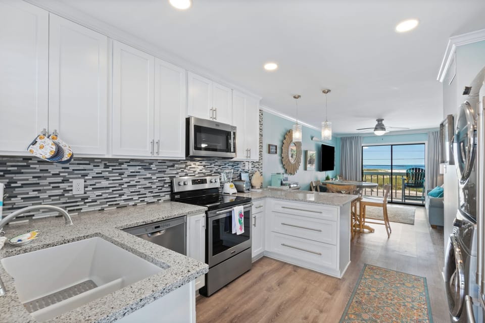 The ocean is in clear view all the way in the kitchen!