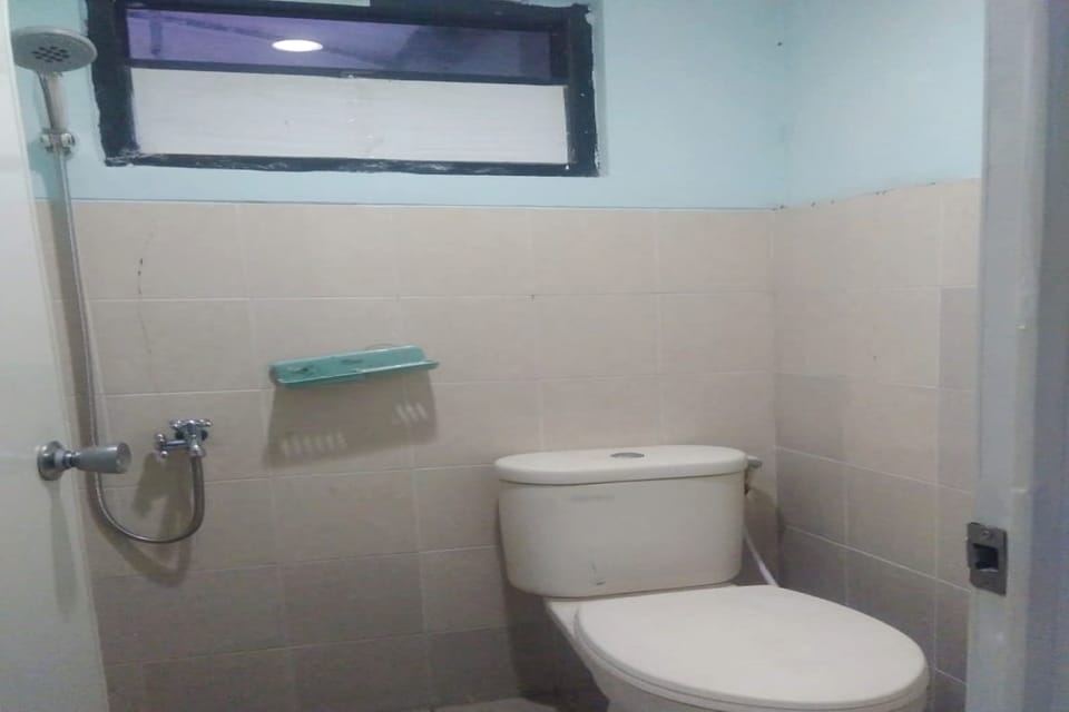 Standard Single Room | Bathroom | Shower, towels