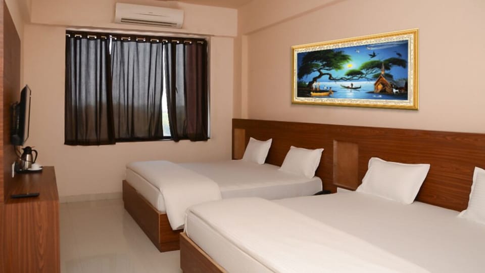 Deluxe Double Room, 1 Bedroom, City View | Soundproofing, WiFi (free)